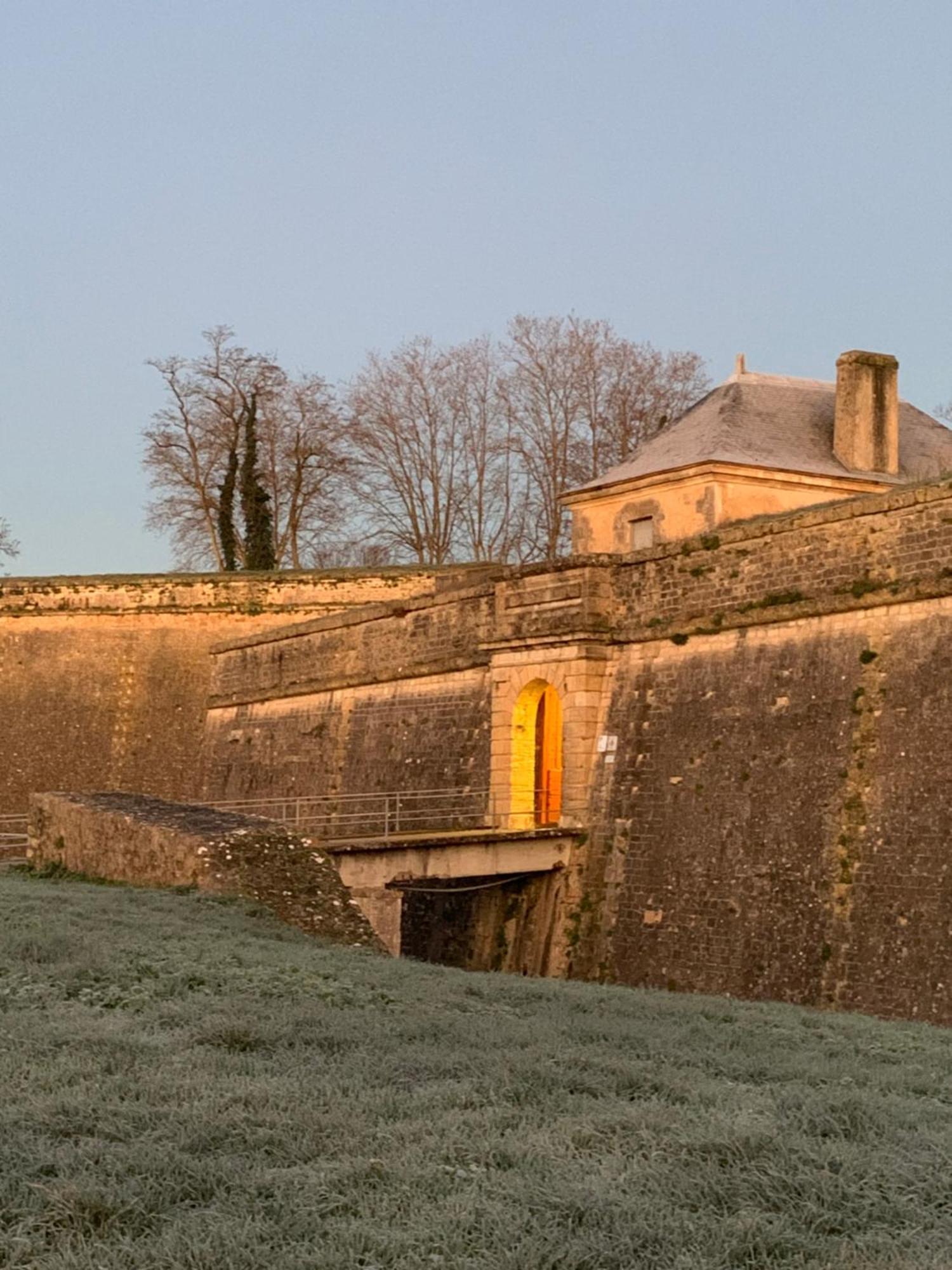 Auberge Du Porche Blaye Exterior photo